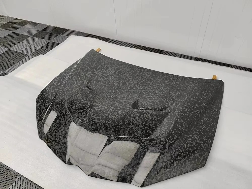 New Forged Carbon 3K Twill Real Carbon Fiber Front Hood/Bonnet for URUS 1st Generation (M Style) Screw-On